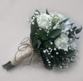 Buque de noiva rosas brancas e astromelias